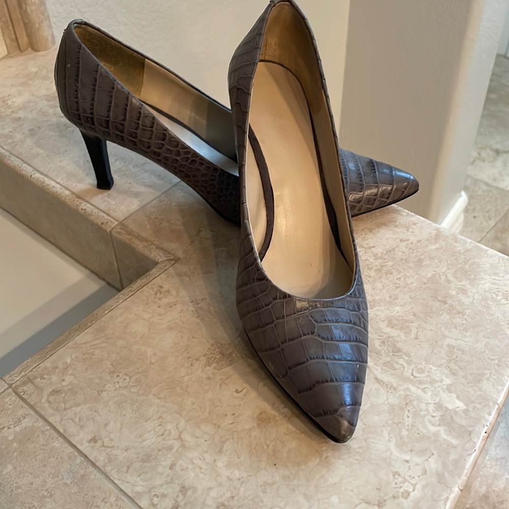 Pretty grey heels pumps